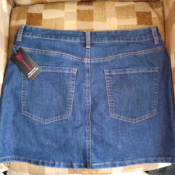 Stud Mini Skirt - Picture 2 of 4